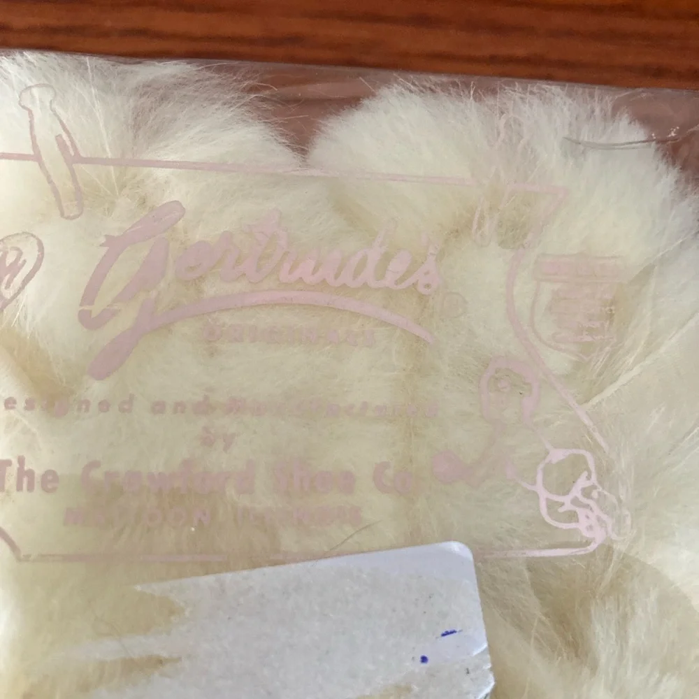 NIB Vintage Gertrude moccasins slippers Sz1